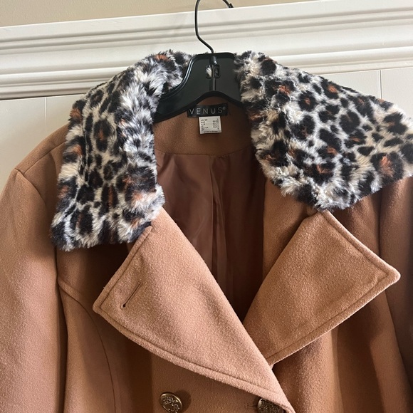 Camel Women’s Peacoat with animal print collar! Size Large! Worn once - Picture 3 of 16